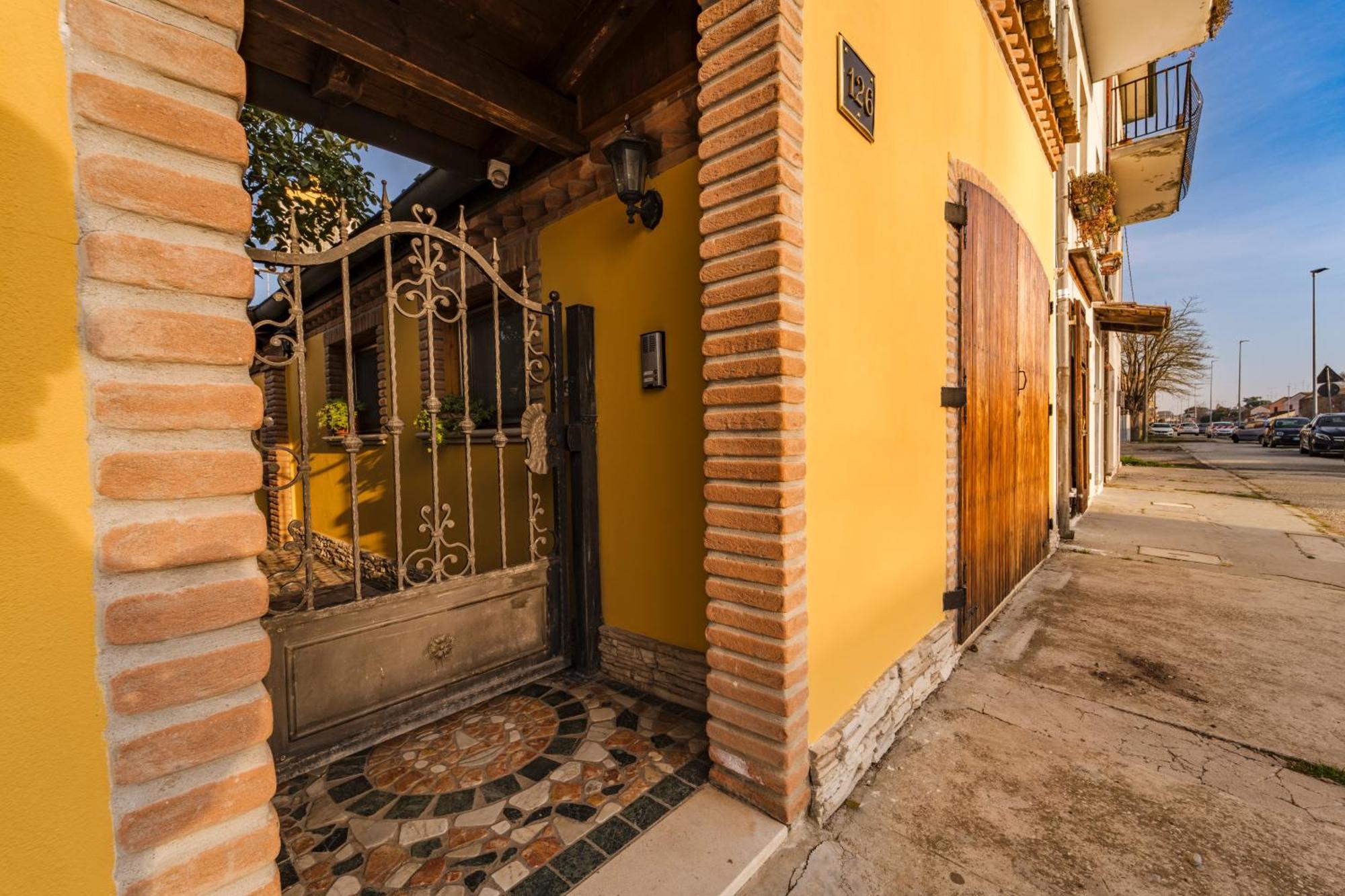 לינה וארוחת בוקר קומאקיו La Loggia מראה חיצוני תמונה